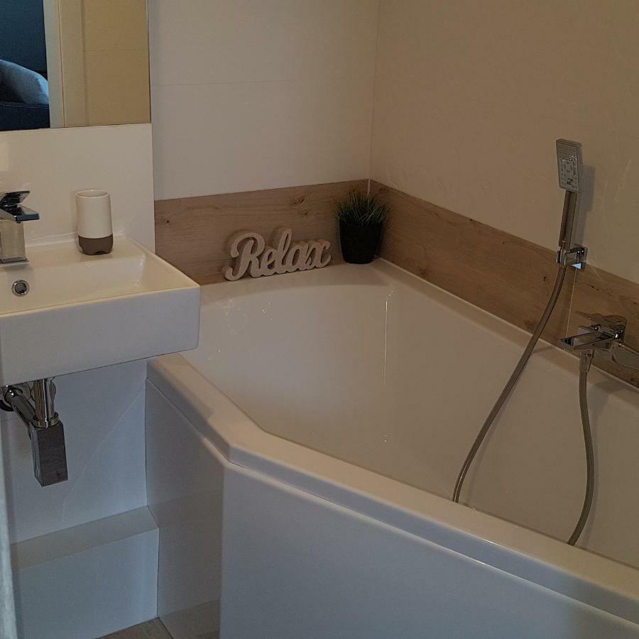 Black Rose Apartament Targi 3 Km, F-Ry Vat Κίελτσε Εξωτερικό φωτογραφία