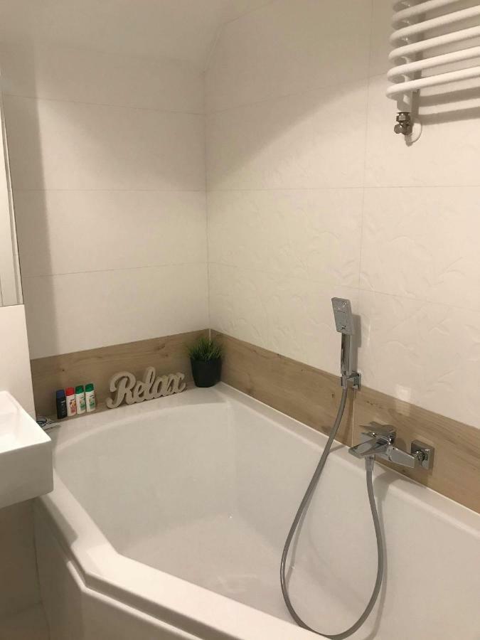 Black Rose Apartament Targi 3 Km, F-Ry Vat Κίελτσε Εξωτερικό φωτογραφία